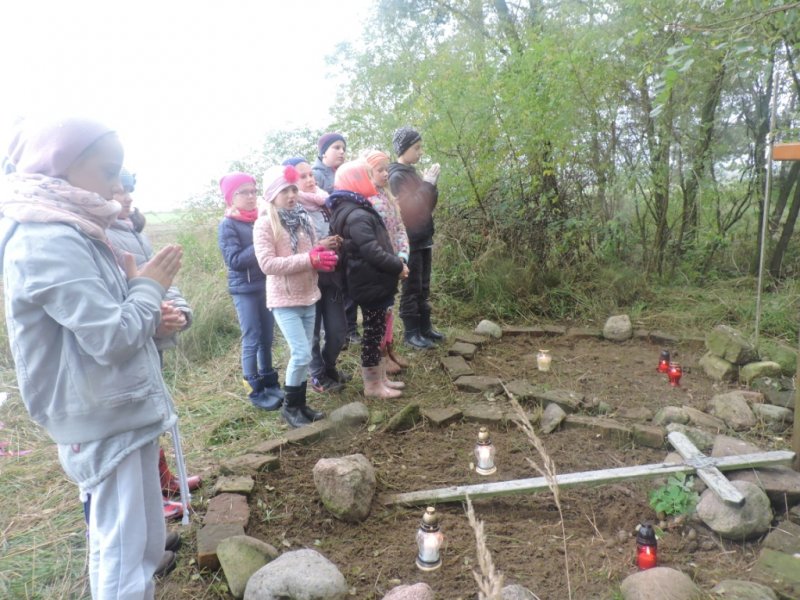 Zuchy sprzątanie grobów